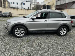Volkswagen Tiguan 2018 Gold