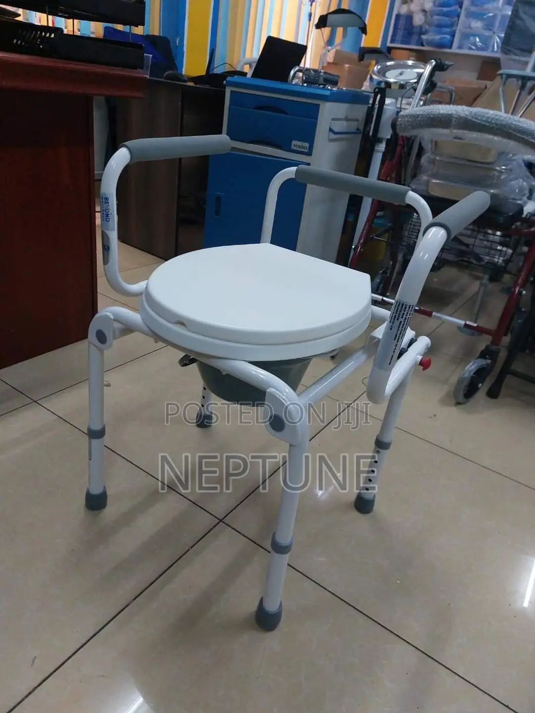 Commode Foldable Arms