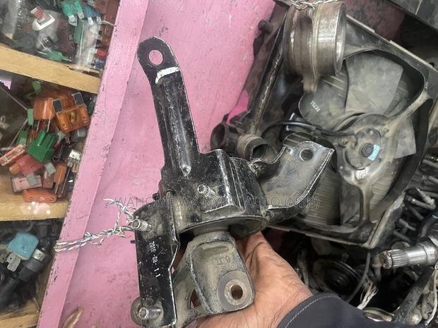 Engine Mounting for Suzuki