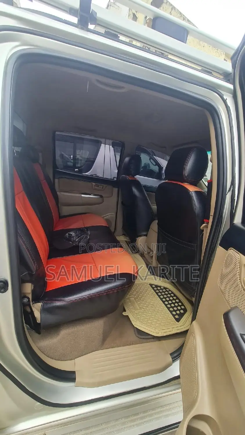 Toyota Hilux 2015 Gray