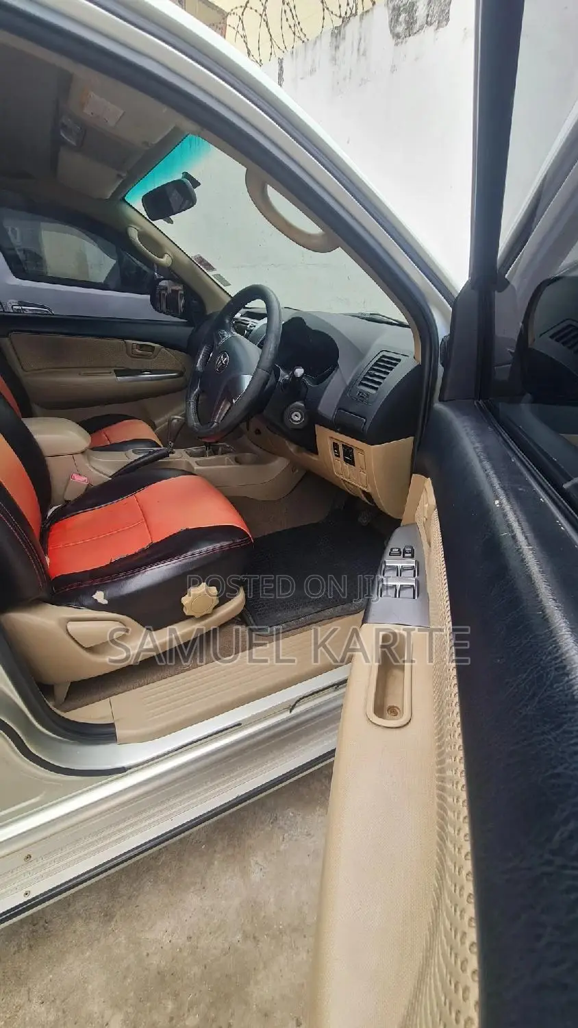Toyota Hilux 2015 Gray
