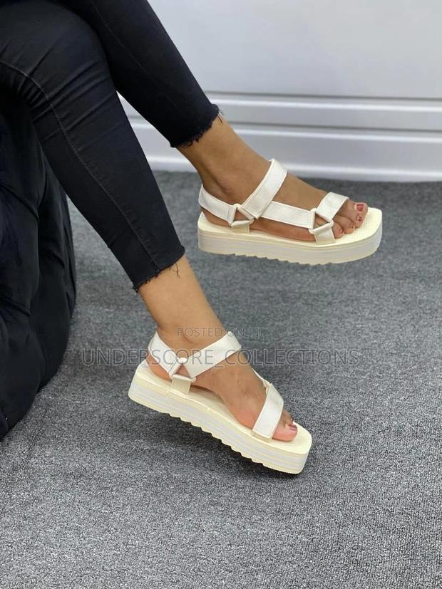 Big Capacity Sandals - thumbnail 4