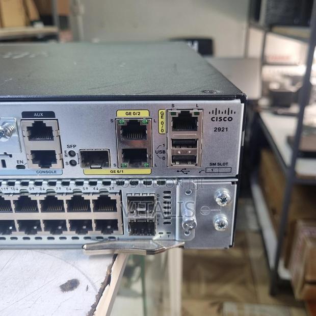 Cisco 2921 Router - thumbnail 3