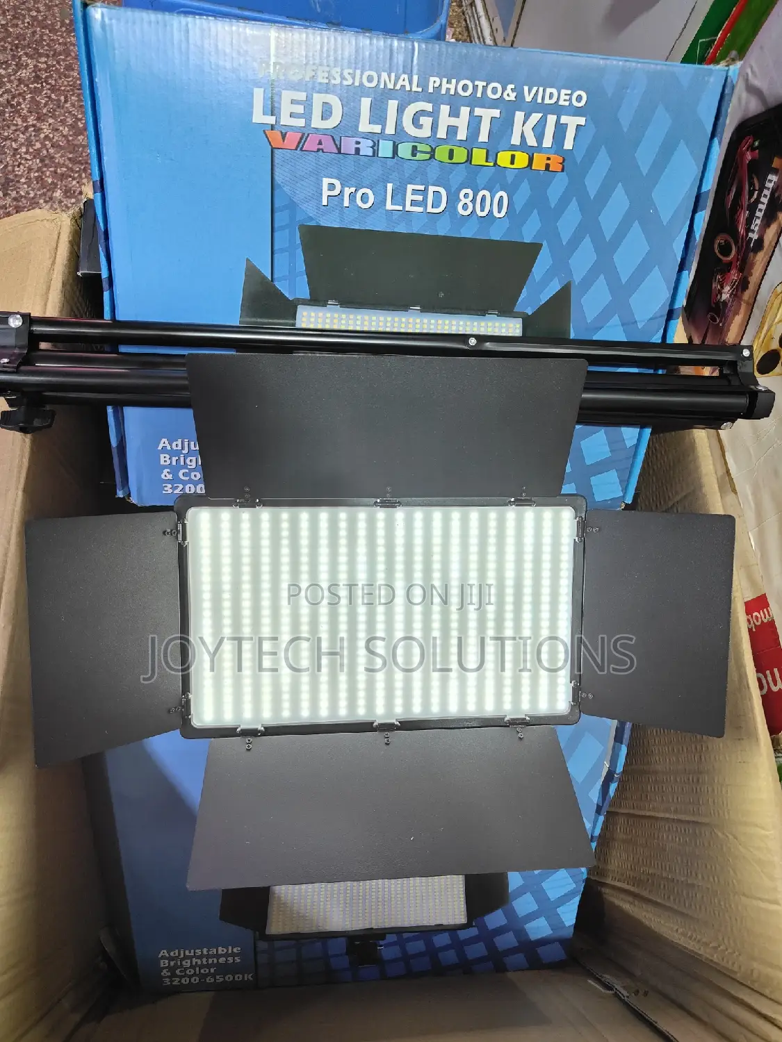 Vedio Light Pro Led Uc 800+ . With Tripod Stand 2 Batts