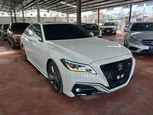 Toyota Crown 2018 Pearl