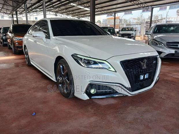 Toyota Crown 2018 Pearl - thumbnail 2