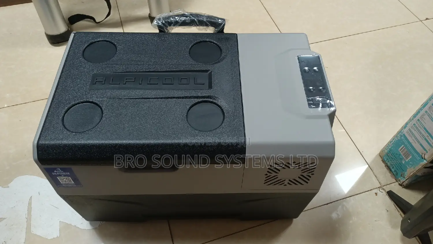 30 Liters Car Fridge With Wheels