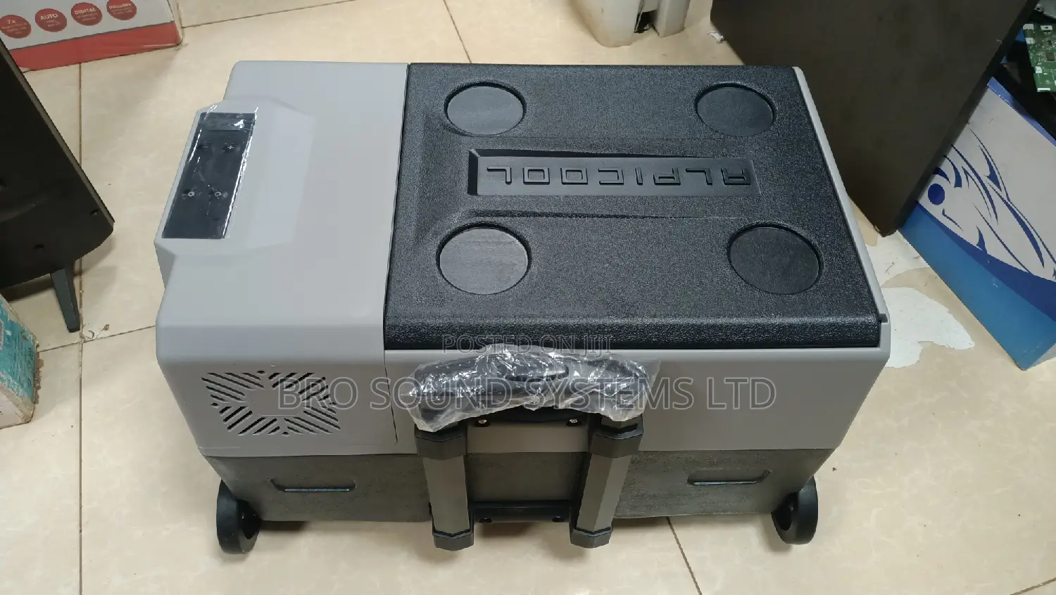 30 Liters Car Fridge With Wheels