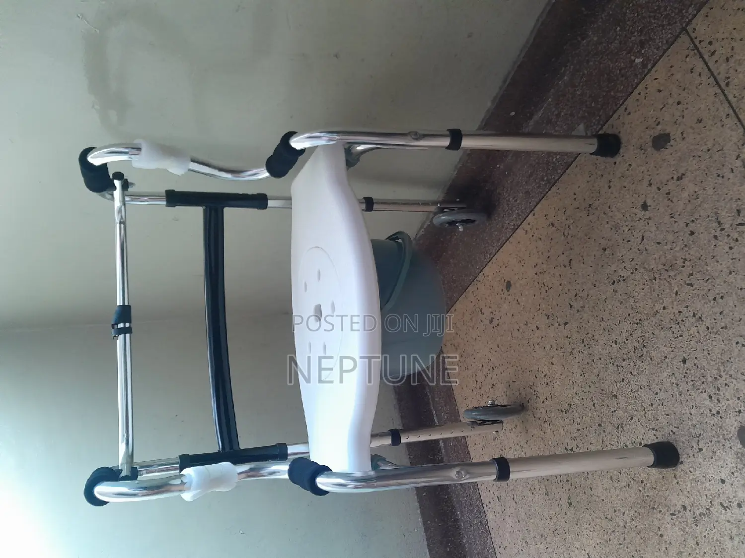 Walking Frame With Commode/Casters