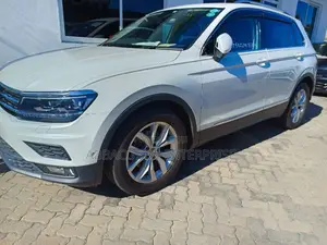 Volkswagen Tiguan 2.0T SEL FWD 2017 Pearl