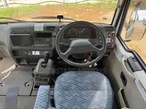 Mitsubishi Fuso Rosa 2017 White
