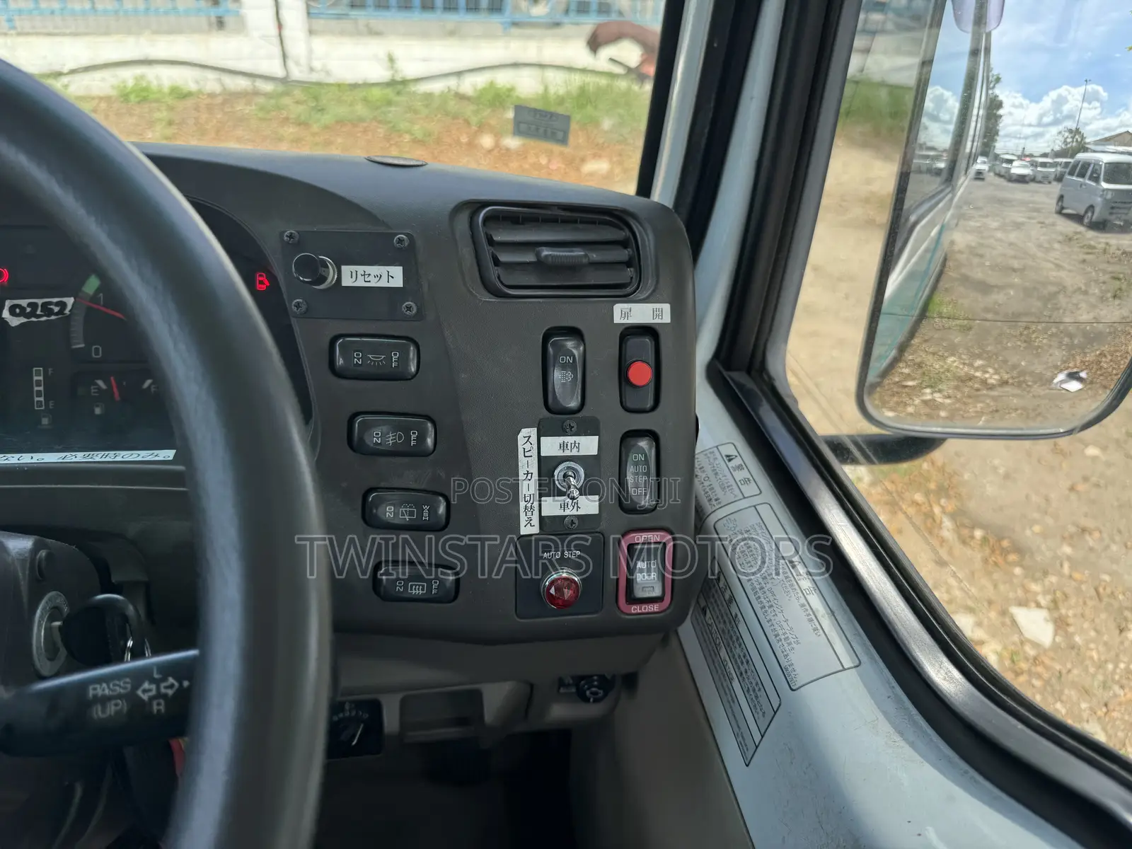 Mitsubishi Fuso Rosa 2017 White