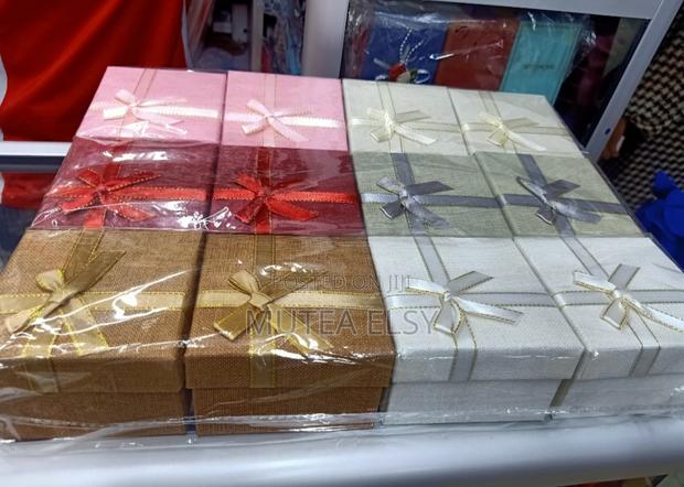 White,Red,Pink,Cream White Watch Gift Boxes - main view