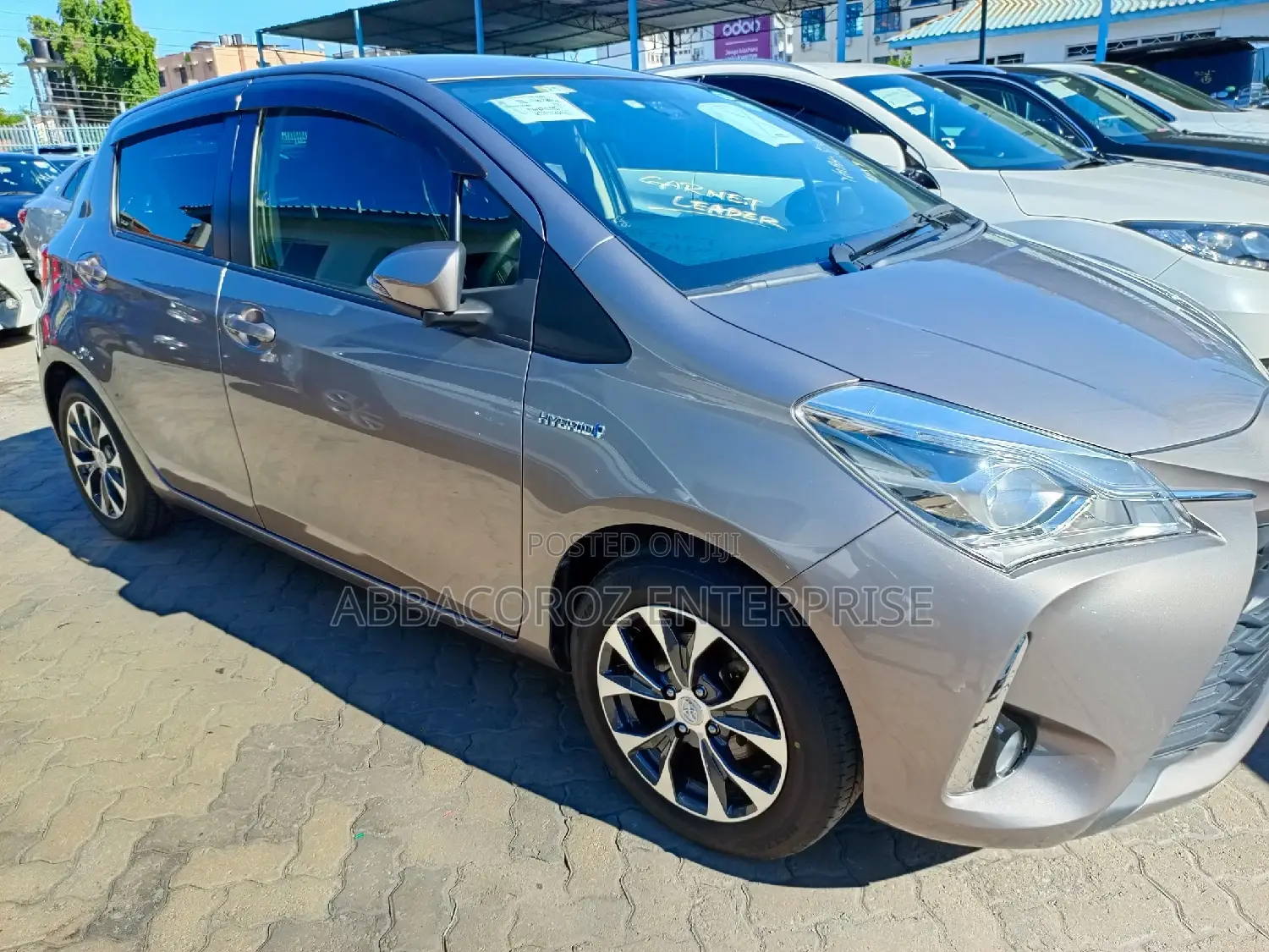 Toyota Vitz 1.5 FWD Hybrid 5dr 2017 Gold