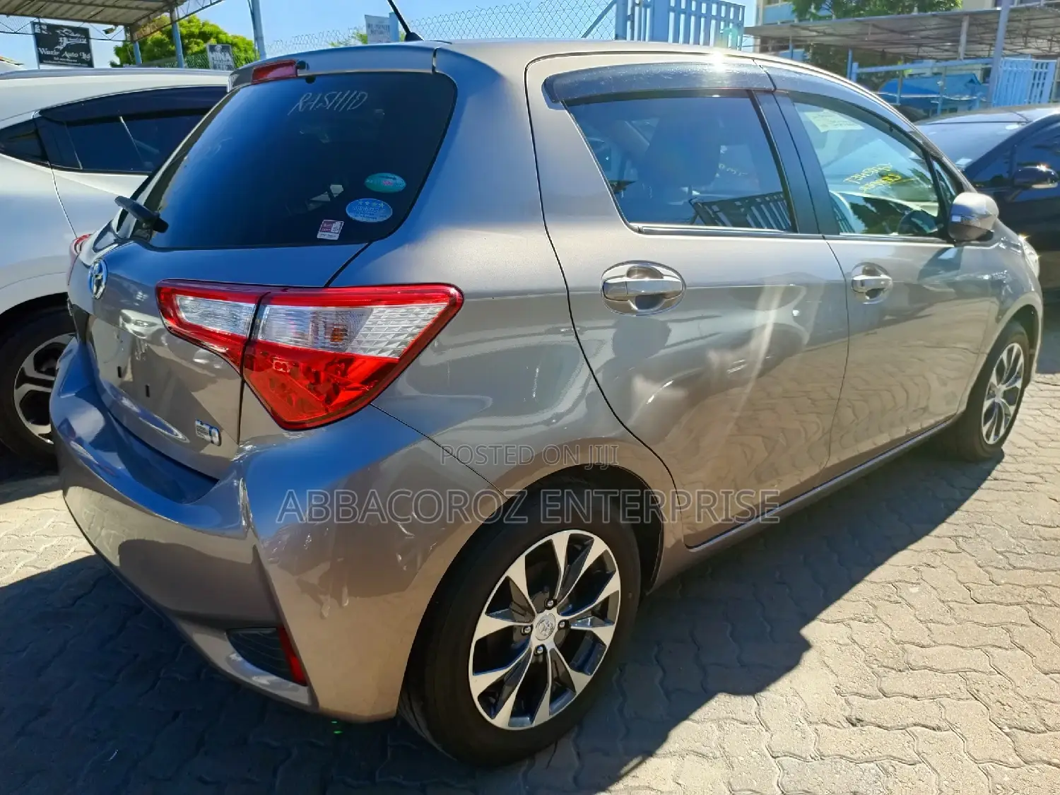 Toyota Vitz 1.5 FWD Hybrid 5dr 2017 Gold
