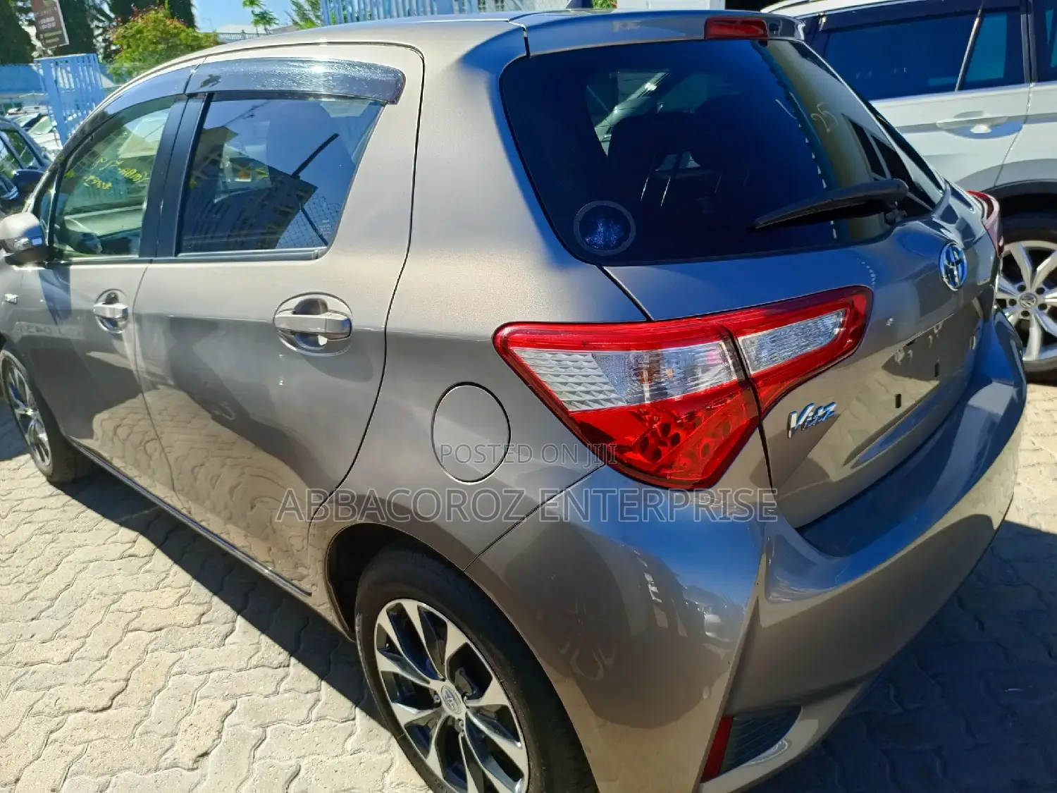 Toyota Vitz 1.5 FWD Hybrid 5dr 2017 Gold