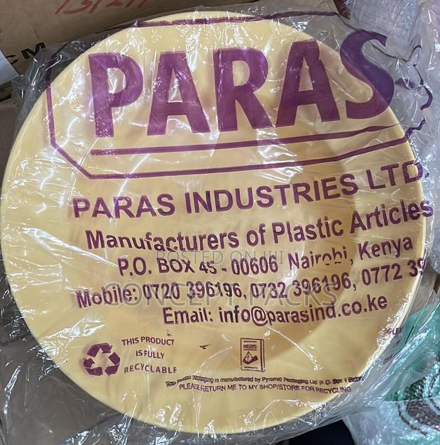 60pcs Cream Paras Plastic Plates. - main view