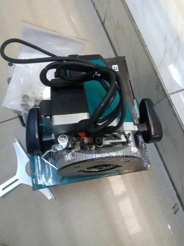 Makita 12mm Wood Router