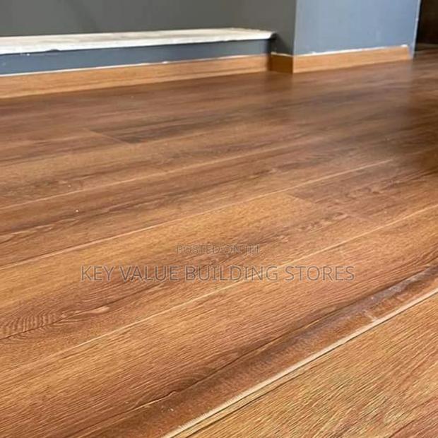 Laminated Floor (Wood Laminates)