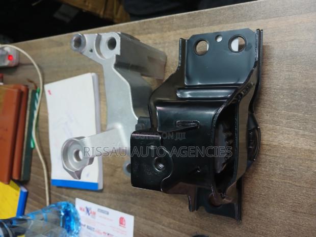 Nissan Xtrail Right Engine Mounting. - thumbnail 2