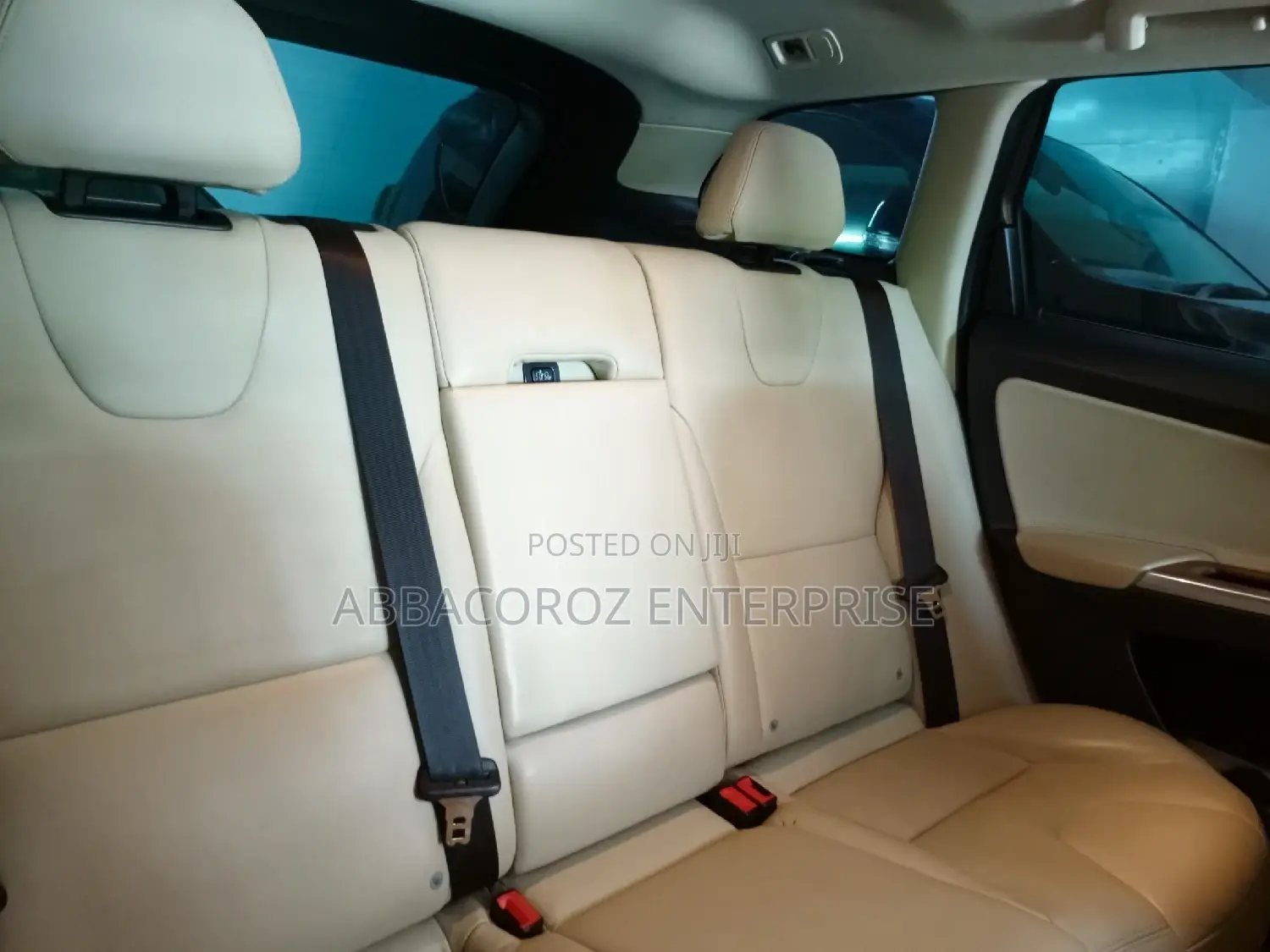 Volvo XC60 T6 R-Design AWD 2017 Gold