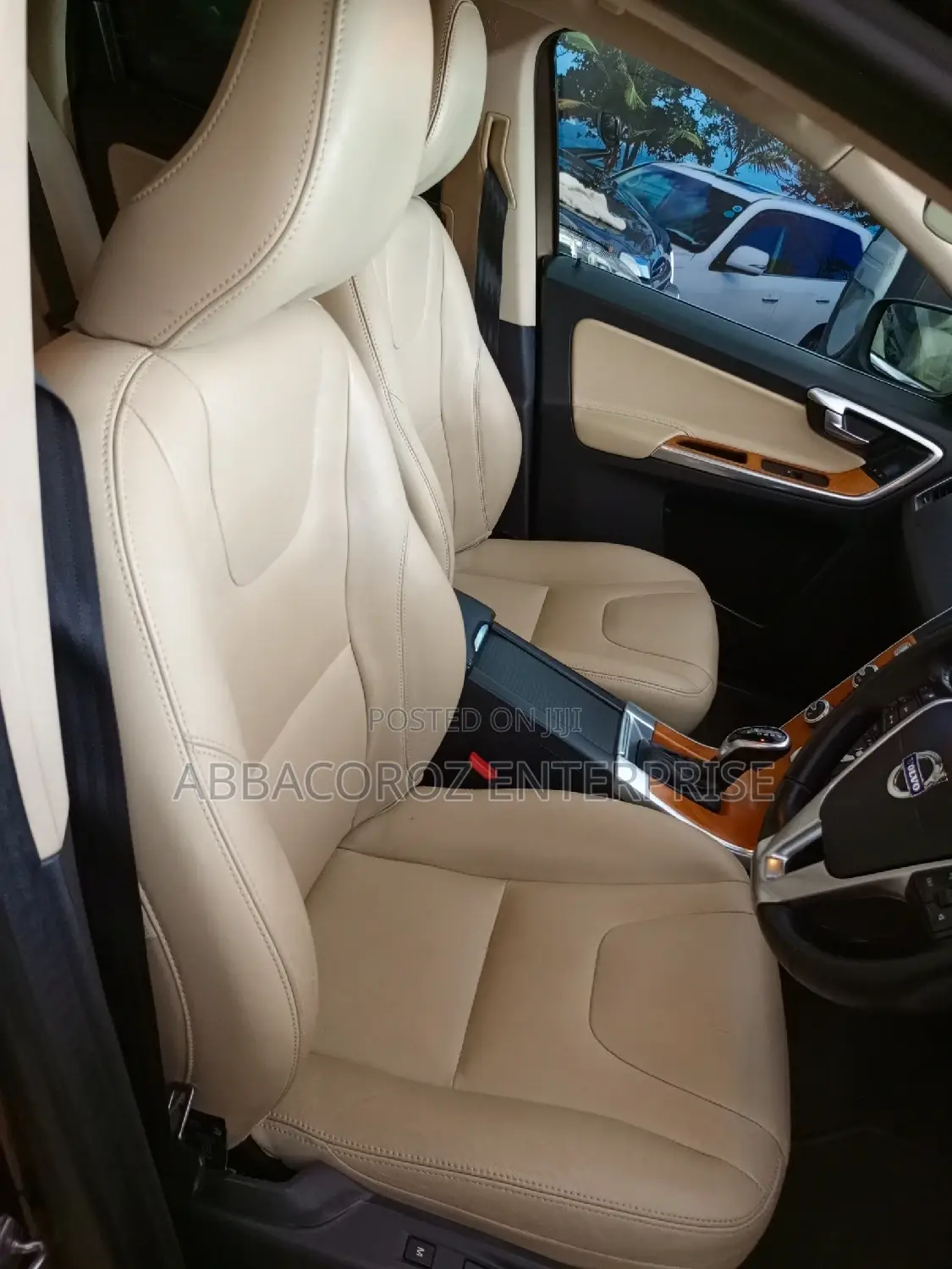Volvo XC60 T6 R-Design AWD 2017 Gold