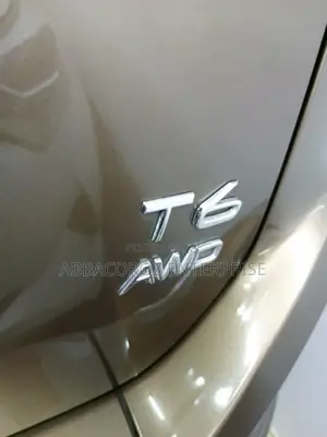 Volvo XC60 T6 R-Design AWD 2017 Gold