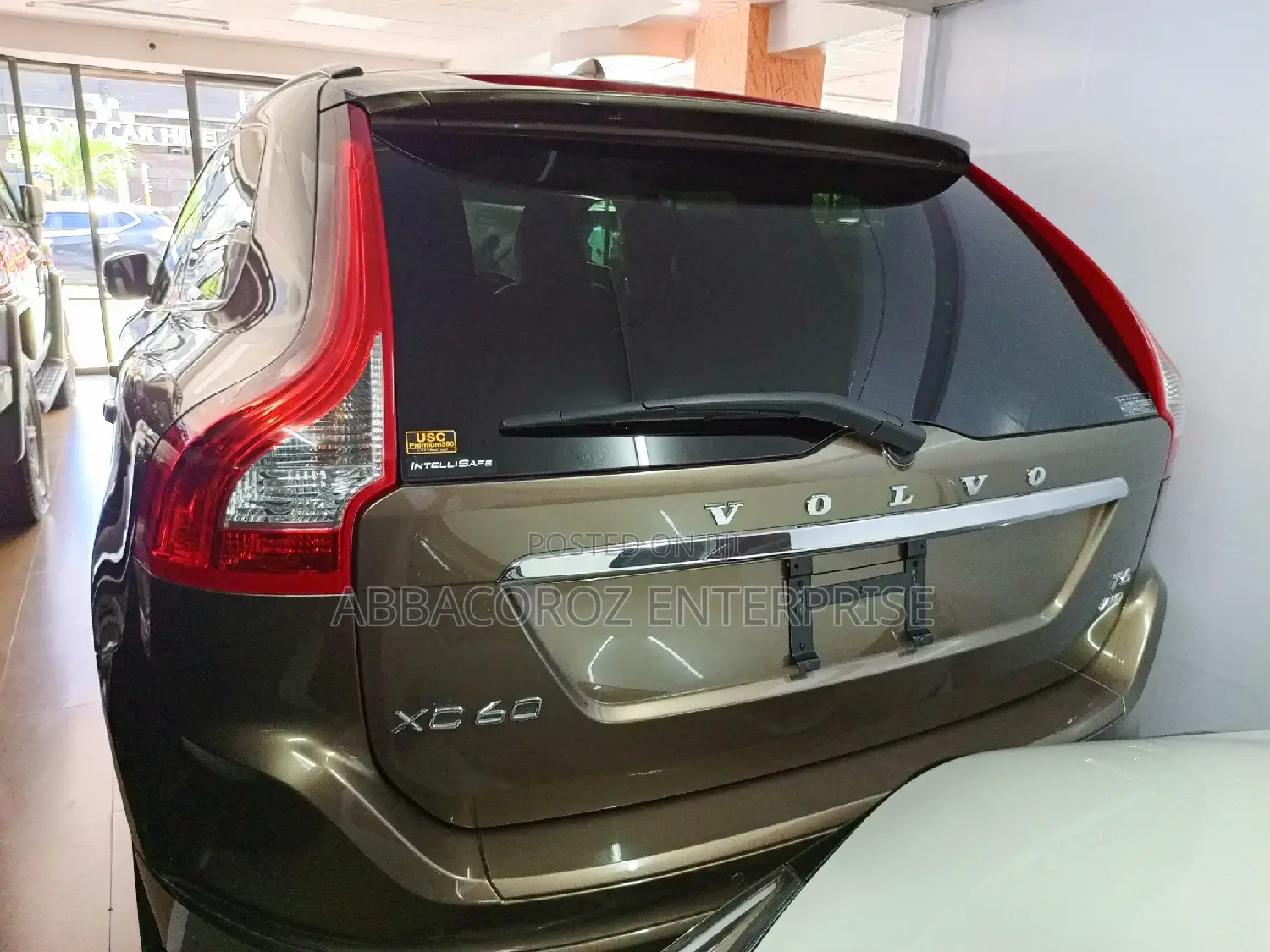 Volvo XC60 T6 R-Design AWD 2017 Gold