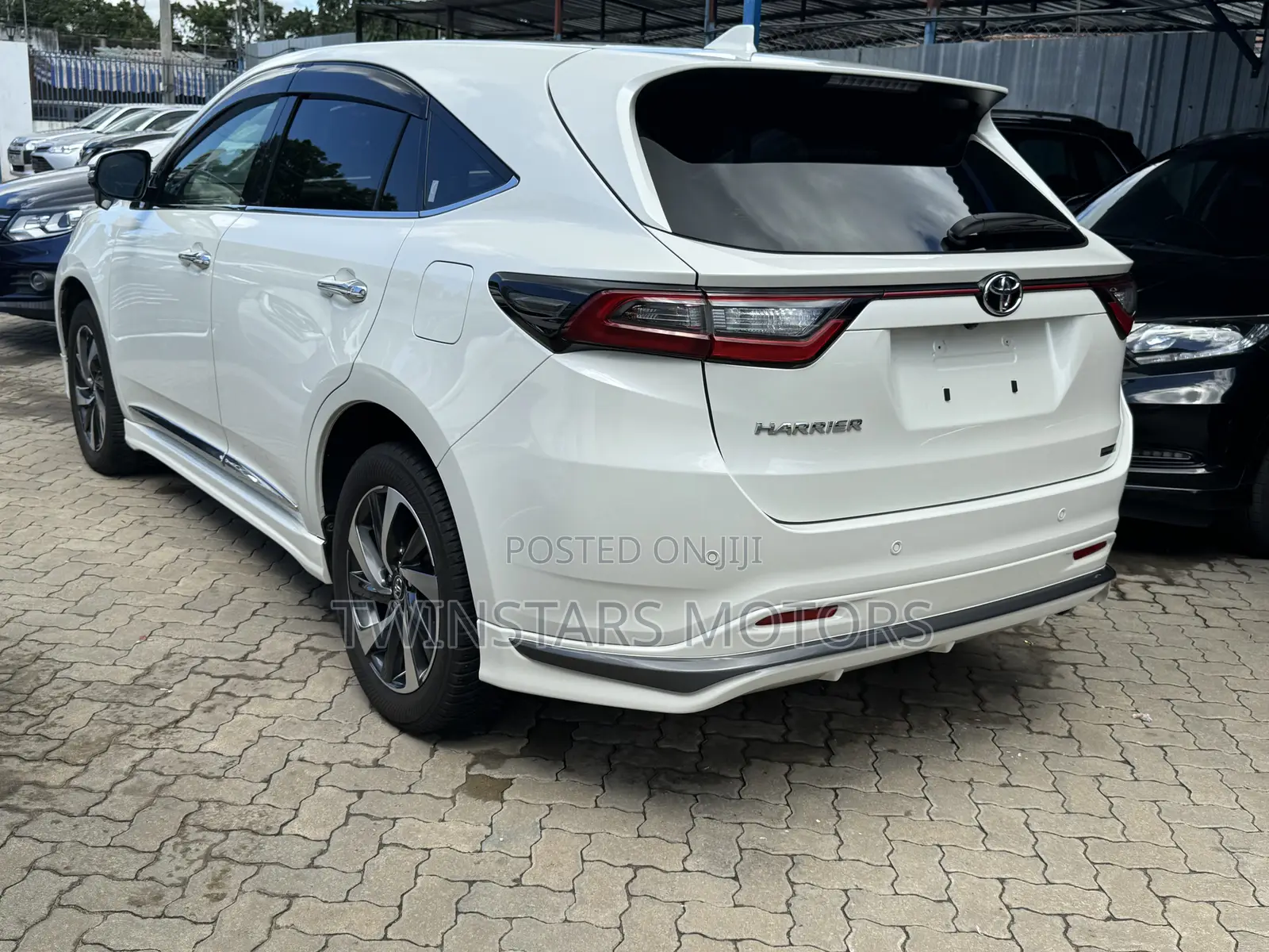 Toyota Harrier 2.0 2017 White