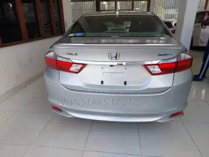 Honda Grace 1.5 Hybrid FWD 2017 Silver