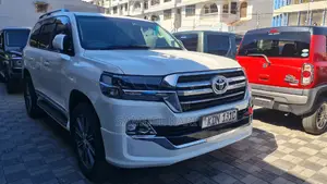 Toyota Land Cruiser 2016 White