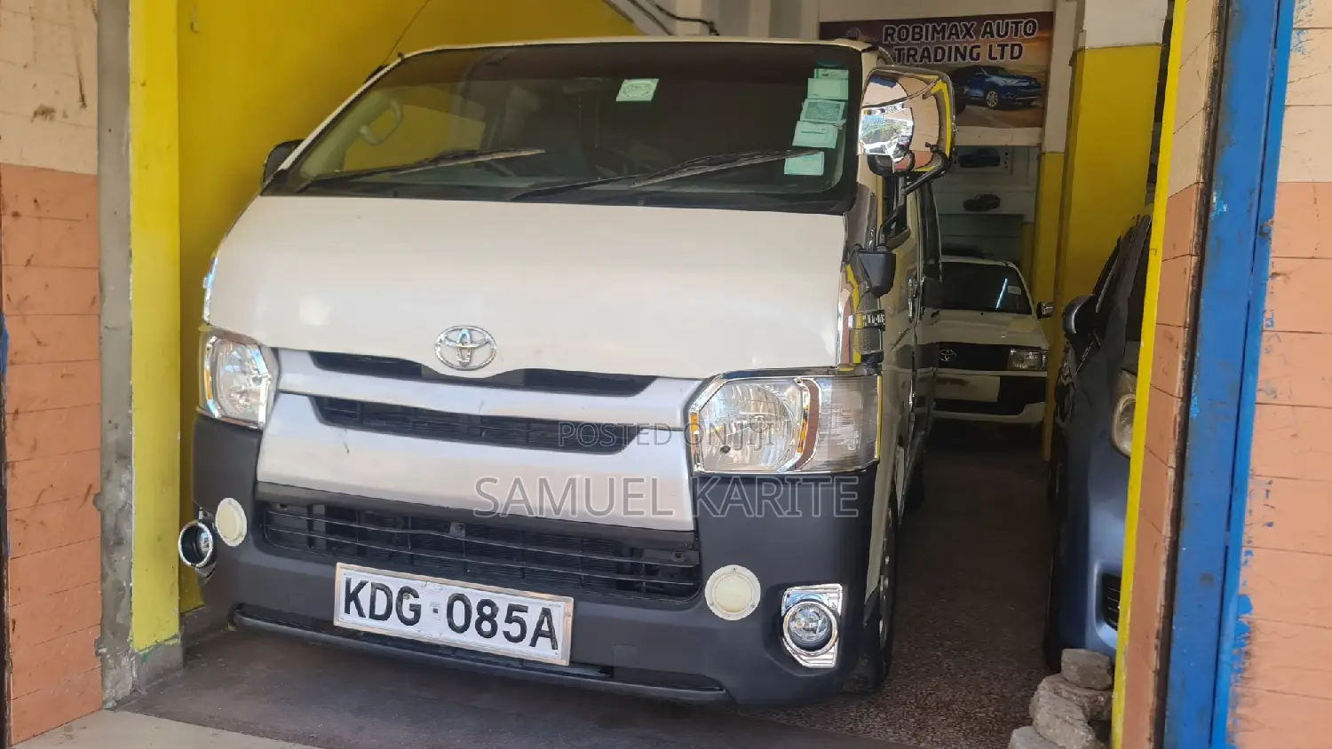 Toyota HiAce 2015 Blue