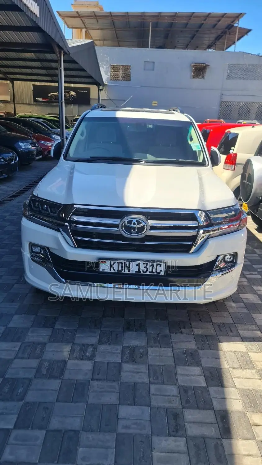 Toyota Land Cruiser 2016 White