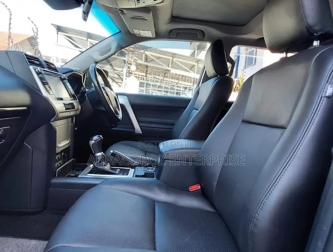 Toyota Land Cruiser Prado 2.8 2018 Gray