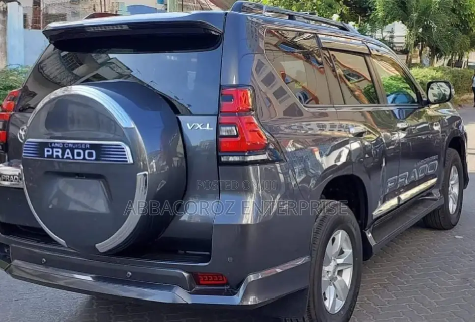 Toyota Land Cruiser Prado 2.8 2018 Gray