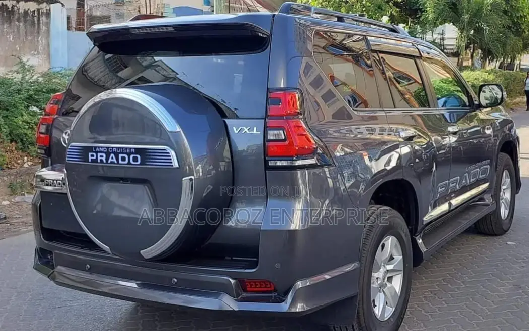 Toyota Land Cruiser Prado 2.8 2018 Gray