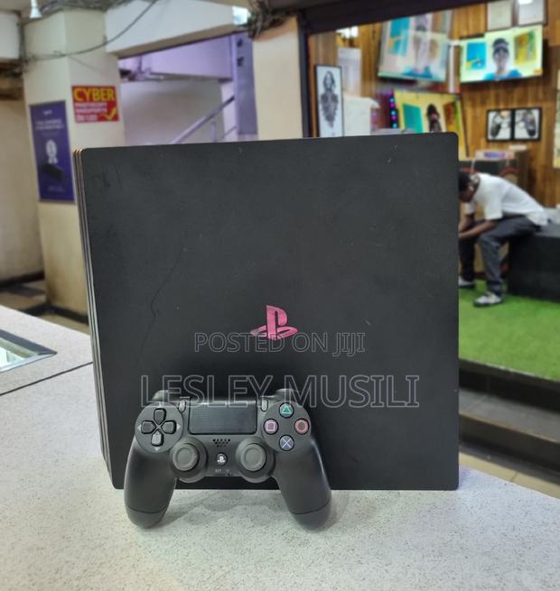 Ps4 4 Pro 1TB Preowned With 1pad - main view