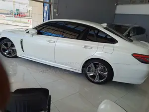 Toyota Crown 2018 Pearl