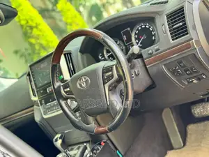 Toyota Land Cruiser 2016 Black