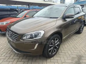 Volvo V60 T5 Platinum AWD 2017 Gold