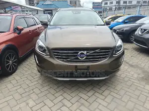 Volvo V60 T5 Platinum AWD 2017 Gold