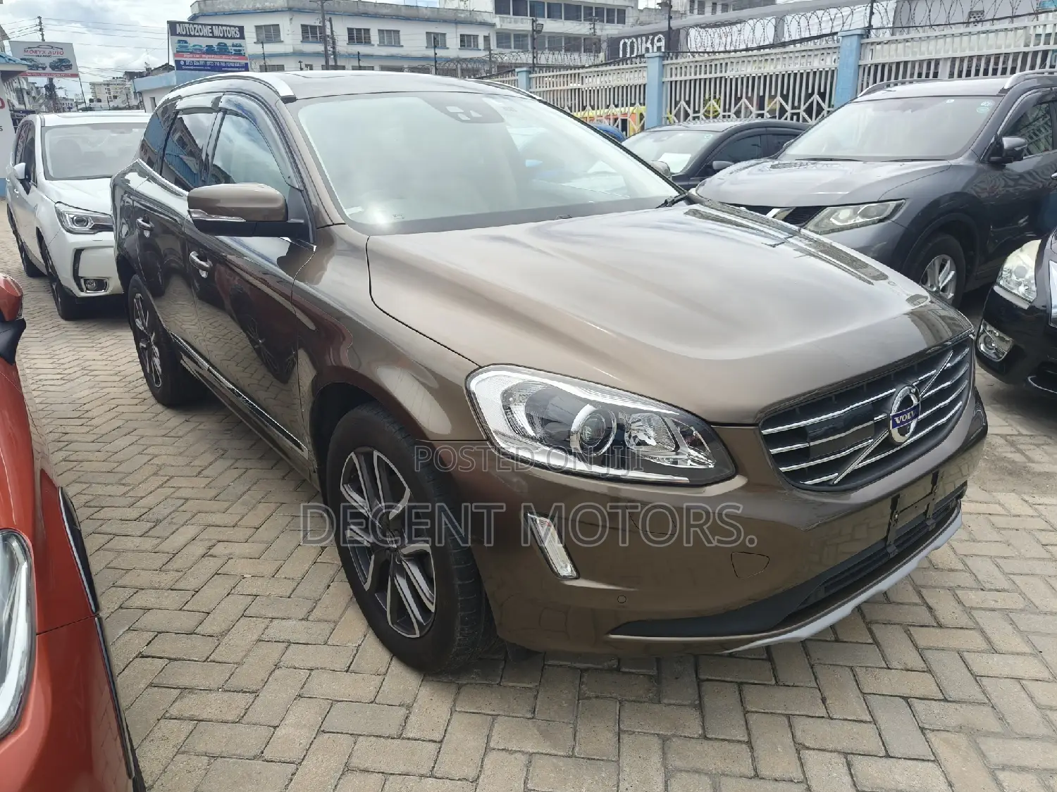 Volvo V60 T5 Platinum AWD 2017 Gold