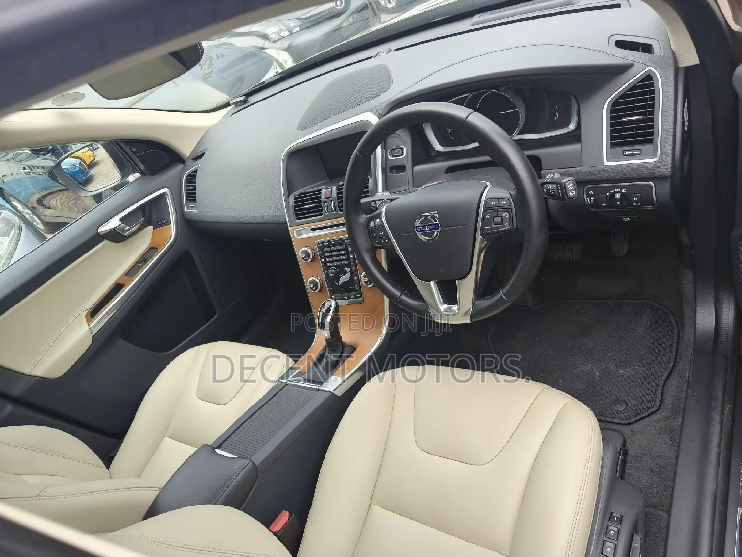 Volvo V60 T5 Platinum AWD 2017 Gold