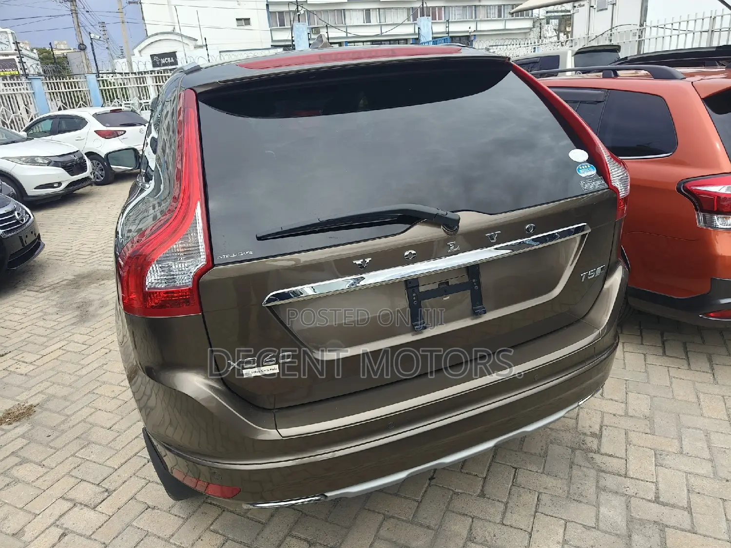 Volvo V60 T5 Platinum AWD 2017 Gold