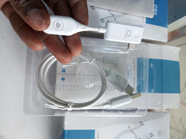 USB C Wireless Projection Device - main view
