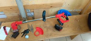 Cordless Rechargeable Grass Cutting Machine - thumbnail 2