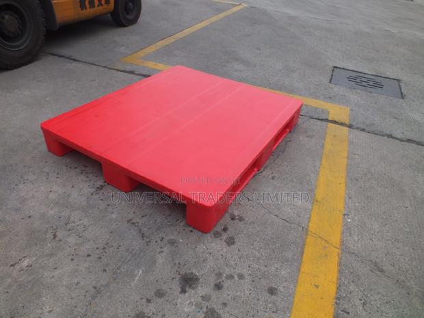 Flat Top Layer Plastic Pallets - Heavy Duty Premium