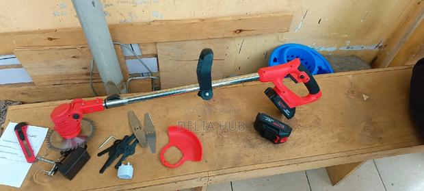 Cordless Rechargeable Grass Cutting Machine - thumbnail 3