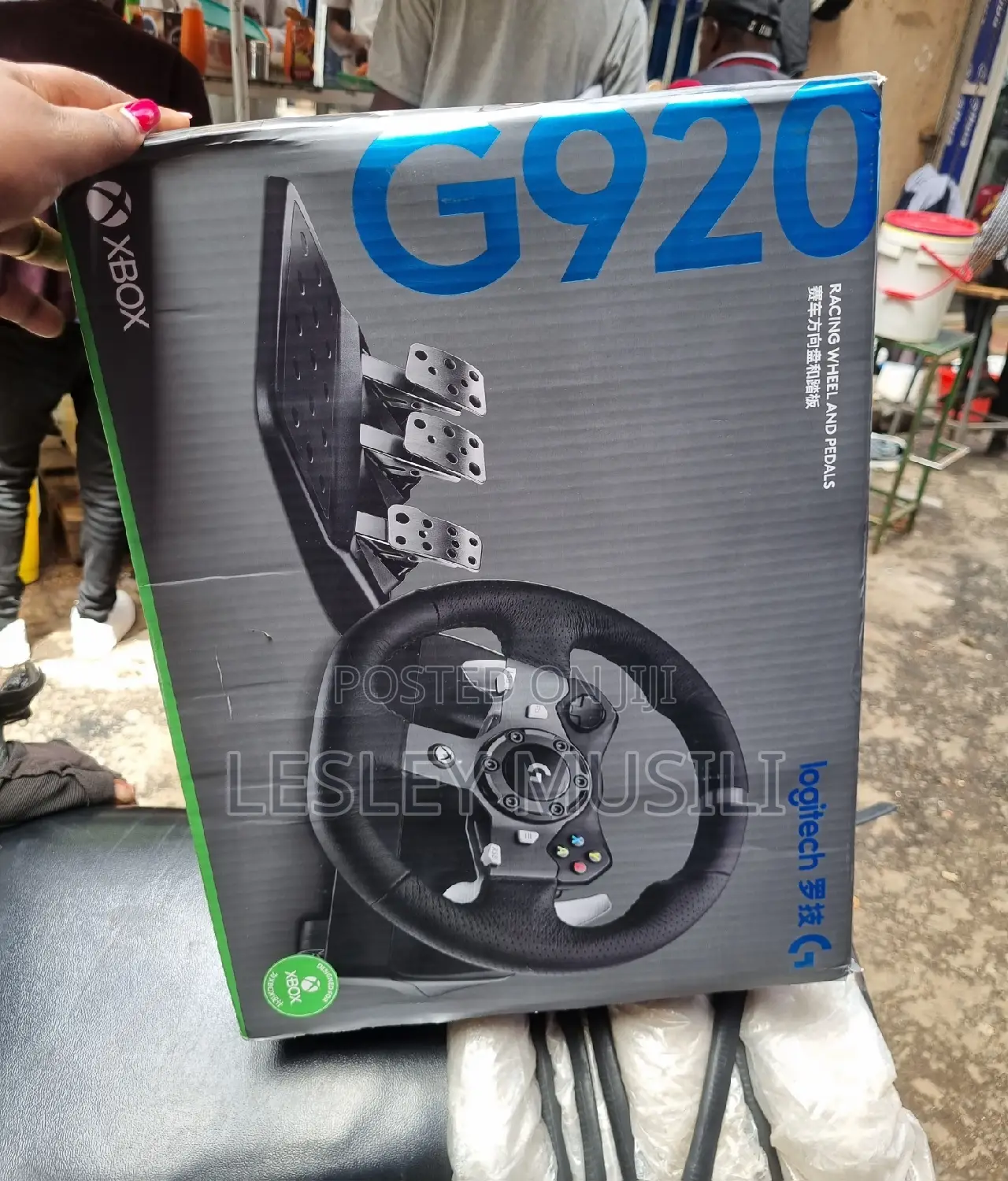 Logitech G920 Driving Force Racing Wheel and Floor Pedals