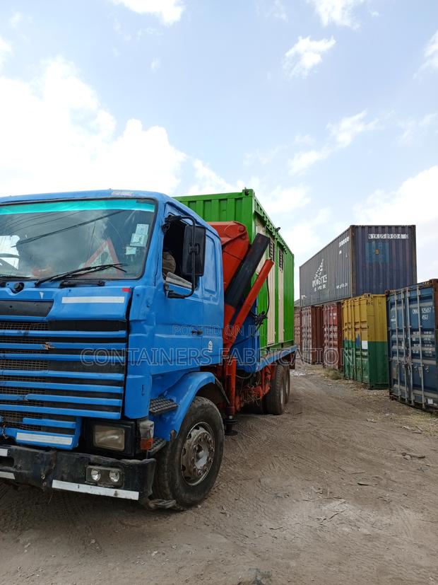 20ft Container With Two Stalls - main view
